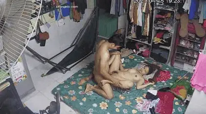 神级高清家庭摄像头破解,年轻夫妻日常啪啪,大胸漂亮的妻子,各种姿势做爱,老公总喜欢战前舔逼 - 无套内射视频