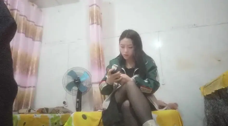 嫖娼达人 暗访偷拍黑丝发廊少妇奶大微胖 一摸下面全是水