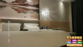 顶级外围女神，低胸小短裙风情无限