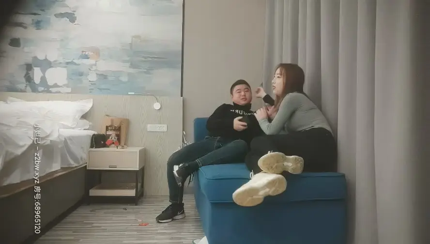 每个妹子都要亲自来洗一洗，还要小穴抽烟。角度完美手法专业大淫魔