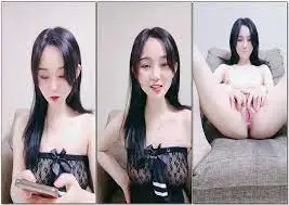 粉奶白皙长相甜美漂亮妹子,性感吊带黑丝扭动美臀,翘起双腿掰穴手指扣弄,再到浴室洗澡湿身诱惑
