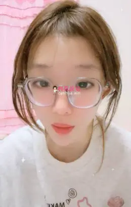乖巧颜值眼镜妹妹!居家小秀一波!一线天微毛肥穴,跳蛋塞入翘起屁股,小穴非常粉嫩
