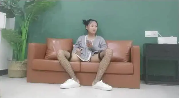 哪吒头00后嫩妹 乖巧可爱 清纯温柔 猛男蹂躏小花朵 舌吻啪啪 今夜不虚度 人气登顶