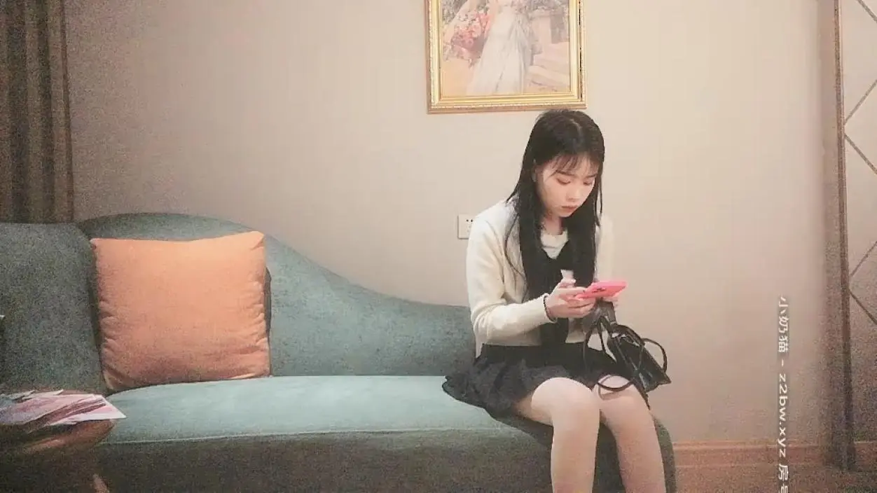 00后小萝莉,兼职学生妹清纯乖巧,丝袜撕开抠穴,残暴输出妹子表情好痛苦