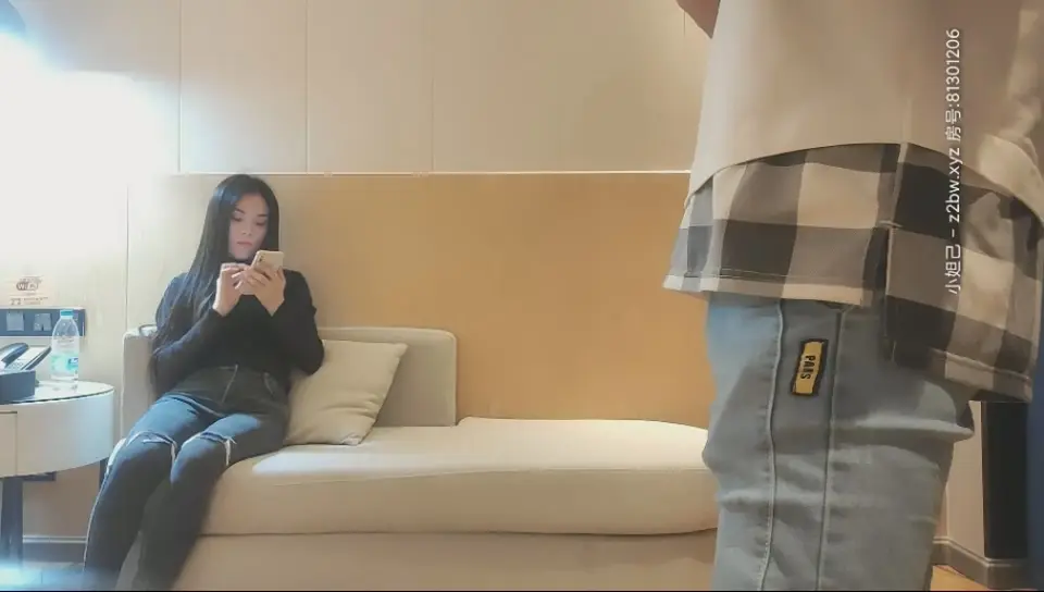 苗条风骚外围小姐姐,情趣装口交后入啪啪