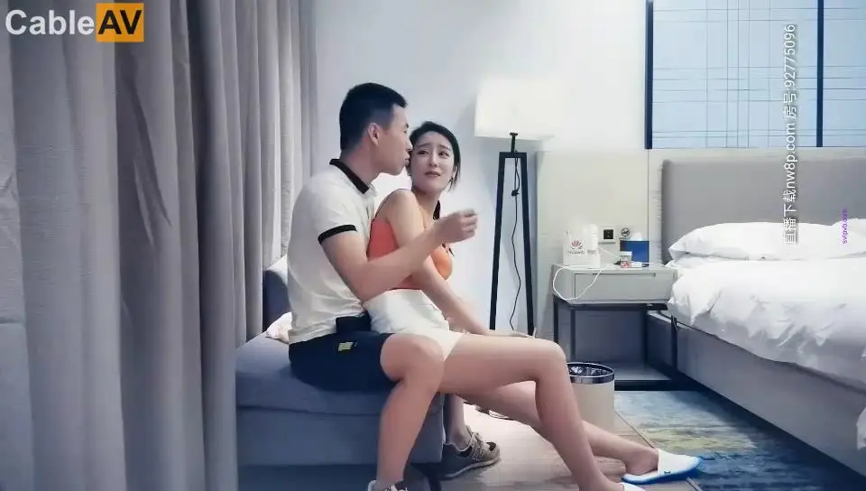 外围约了个颜值不错白衣妹子TP啪啪,舔奶互摸69口交骑乘后入猛操,呻吟娇喘非常诱人