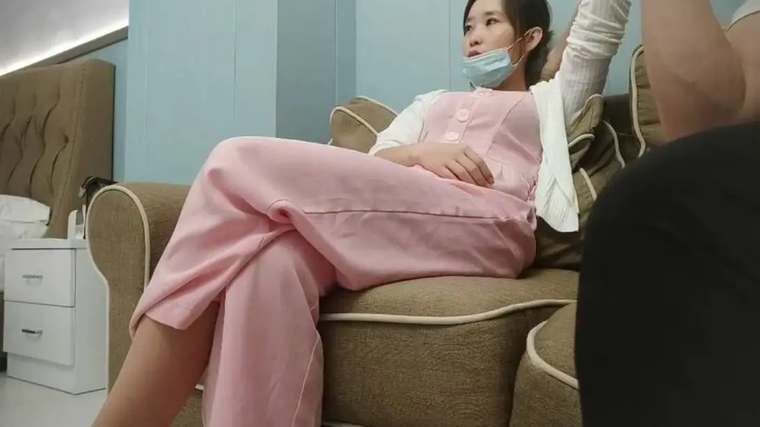 专业良家收割机，人妻猎手，【爱情故事】22.04.18偷拍，风情万种的小少妇，羞涩中带着一丝期盼