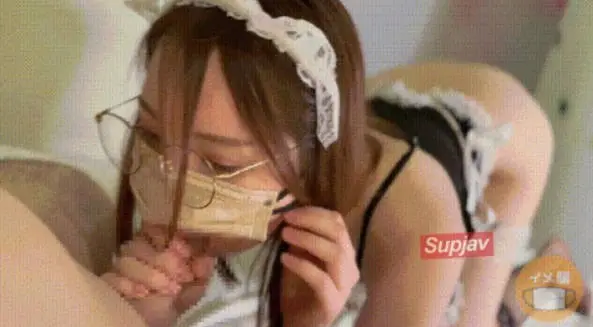 反差女大小母狗『三岁小宝宝』这次我换的这装束,是男主要求的,戴眼镜比较斯文的大叔 不像之前的那些 很猥琐