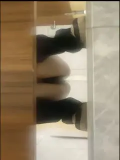 婚礼当天蹲守敬酒的新娘上厕所初中厕所偷窥处女嫩B等多部超强看点偷窥神作