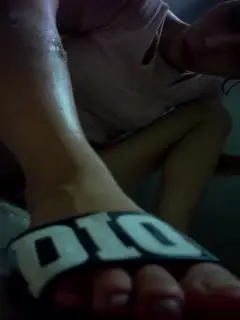 高清偷窥则拍大神意外拍到躲厕所吸毒美女全程走光+尿尿珍爱生命远离毒品