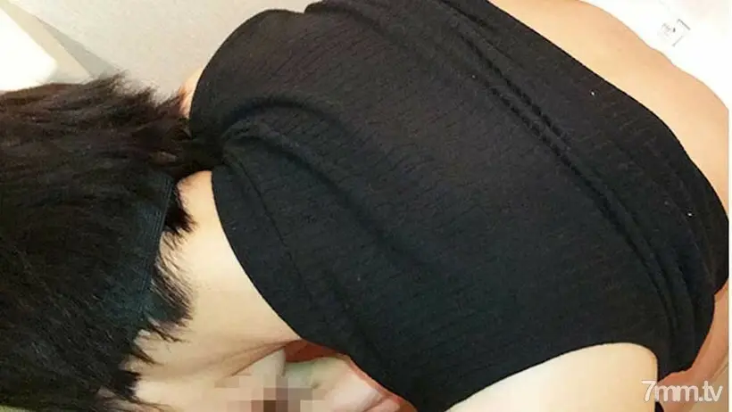 SHIROTSUMA0022 【主妇】【单拍】打扫卫生打盹累了的老婆，从内裤边插了一根肉棒。中出追上厕所的老婆