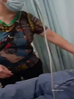精品偷拍国内某体检中心， 心电图检查大学生美少妇美乳映入眼帘处女的奶子圆润坚挺好好看