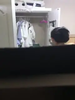 【真实偷拍】冒死偷拍隔壁小姐姐洗完澡电风扇吹逼