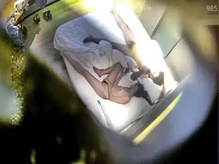 监控破解民宿酒店偷拍小情侣做爱钱先看视频自慰