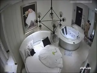 （高级酒店偷拍】漂亮美少妇跟男上司酒店偷情