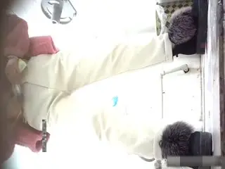 精选厕拍系列  偷拍到多位阴毛稀疏年轻小美女 水润的嫩穴看的人流口水
