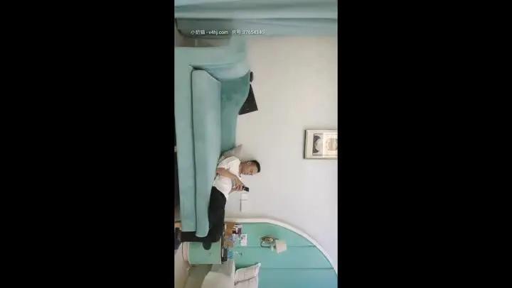 精壮小伙约操风骚熟女,沙发啪啪口交调情,超清4K镜头,饥渴淫荡要把人给榨干
