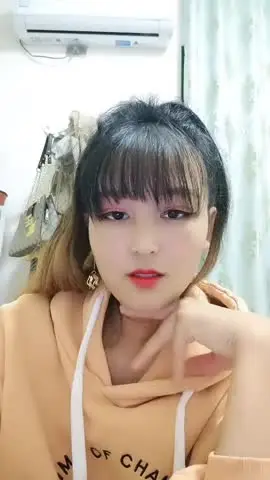 单身妈妈火辣迷人,哺乳期离婚自己一个人带孩子直播挣钱,全程露脸自己抠骚穴淫水好多,奶水充足一挤都喷刺激