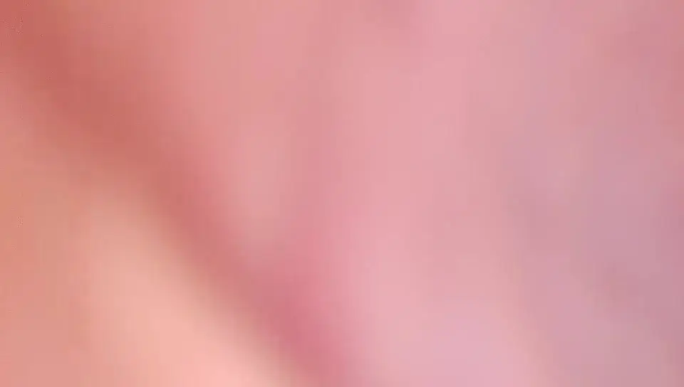 女子SPA《私处保健偷拍》修长美腿少妇被抠出水后给男技师吃屌被大力的草趴了还埋怨床太高了