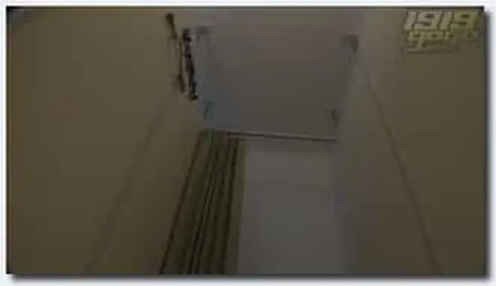 商场比基尼泳装专卖店试衣间多视角高清偸拍丸子头丰满妹试换多套泳衣一对车大灯稀毛一线天馒头逼很顶