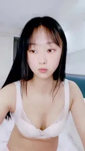 文静乖巧新人妹妹!白皙皮肤粉嫩美穴!菊花肛塞道具插穴,假屌振动棒双管齐下,自慰手法娴熟