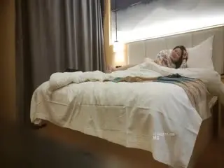 眼镜哥酒店约炮身材不错的美少妇 吃鲍鱼啪啪完美露脸