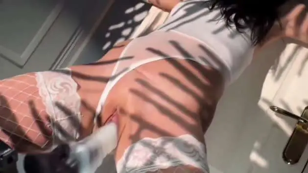 夕阳西下，炮机攻击模特身材的美女#机炮#骚逼#白虎