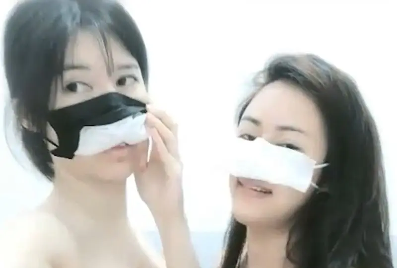约漂亮闺蜜一起自慰的。！