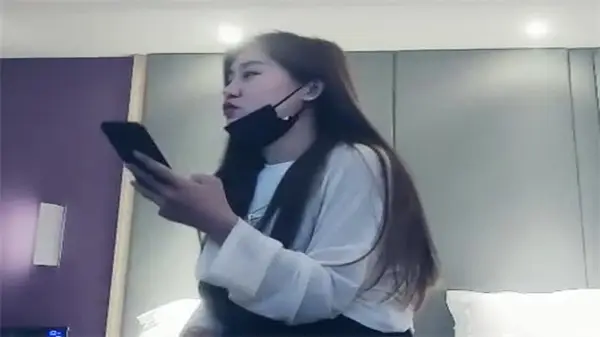 极品寻花长相甜美小姐姐满背纹身69姿势口交舔逼