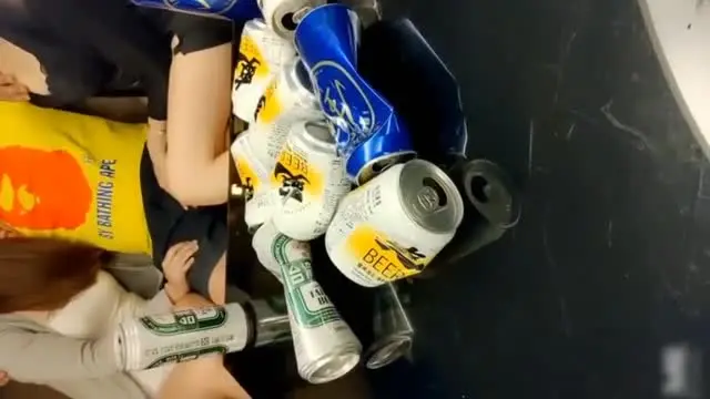 乱入KTV被4P还无套内射