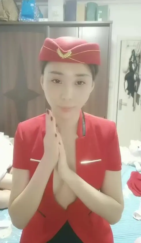 素颜美女在家跟小哥激情性爱，穿上性感的制服诱惑让小哥舔逼各种爆草抽插，浪荡呻吟捆绑束缚抠逼玩弄刺激1