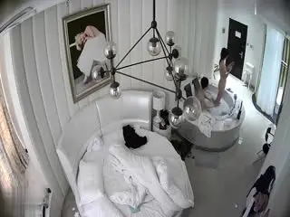 360酒店摄像头晚上加完班出来开房减减压的白领情侣尝新在浴缸里做爱的...