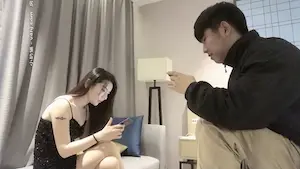 小宝寻花气质美女想怎么玩多可以，舌吻互摸调情坐上来插入，塞得满满侧入后入操的呻吟连连