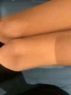 【迷奸】和性感黑丝女同事吃饭饮料下迷药