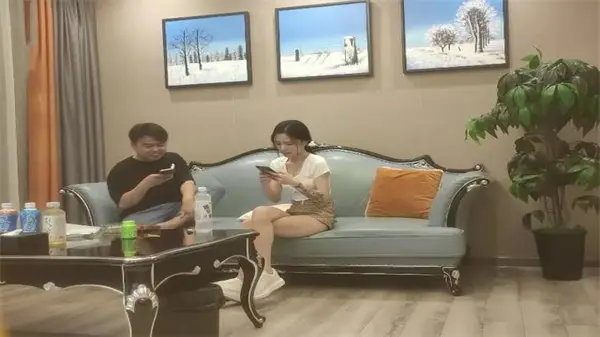 极品颜值小姐姐初次下海被内射