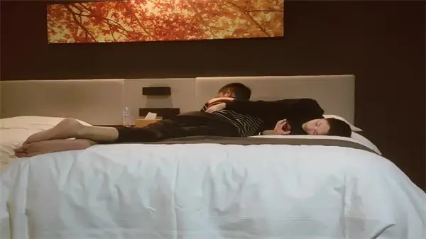 探花二号酒店爆操撩裙少妇！巨乳吸吮内射