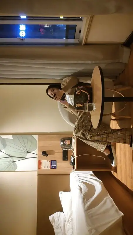 老哥约炮高端茶御姐，洗完澡直接骑乘打桩，狂插猛干浪叫不断！