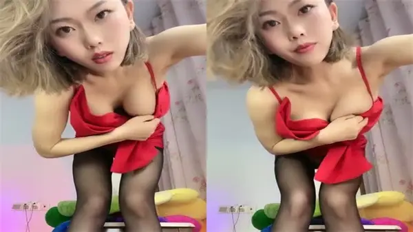 高跟黑丝爆乳痴女骑乘假屌：苗条身姿淫声浪语，骚穴狂操撩拨欲火！