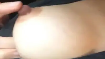 巨乳美腿美女饥渴难耐，揉捏豪乳淫荡自慰！