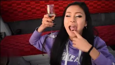 高空缆车激情偷情，公开场合刺激高潮！