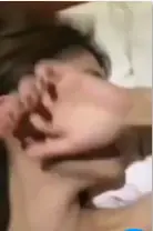 偷拍清纯女友被狂插骚穴，羞耻被撞破后湿身求饶，淫荡模样简直逼疯