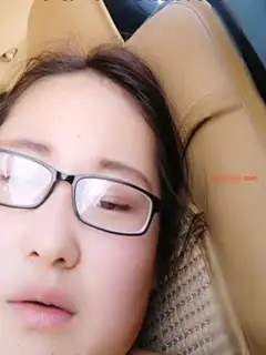 5699-样子很闷骚的眼镜寂寞小少妇和貌似很沧桑的大叔