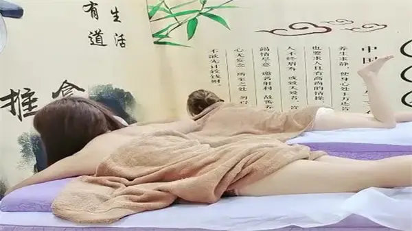 按摩店艳遇：肤白貌美长腿妹的激情4P狂欢