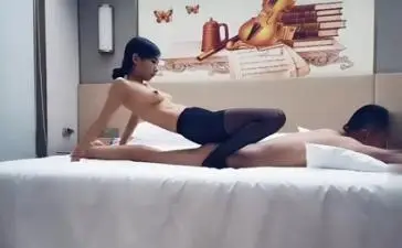 性感长腿妹穿黑丝袜伺候乳推舔菊，被猛干到娇喘呻吟！