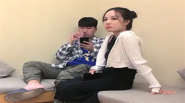 高价网约极品外围小姐姐，私密约炮体验