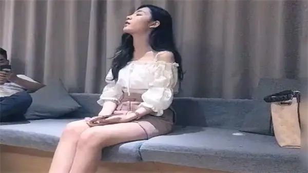 酒店狂干高挑性感小姐姐 大长腿短裙内射极品肉体