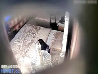 盜攝胖哥剛進房就扒漂亮女友黑絲啪啪半小時快速抽插連幹兩