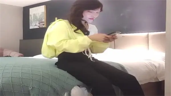 极品黑丝小骚货！被文先生巨屌爆操，骚穴淫荡狂喷白浆！