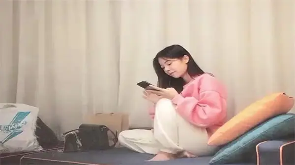 大屌哥激情双飞：网约两位清纯极品嫩妹的狂欢夜