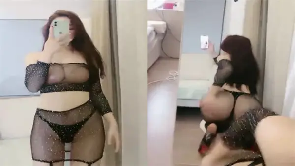 绝代双骄下集：白皙爆乳美少女欲火焚身，浪叫湿身诱惑！